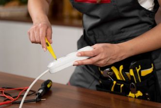 contratar un electricista