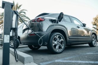 instalación de un punto de recarga para un coche