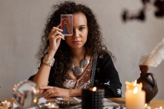 India - La Médium Justiciera